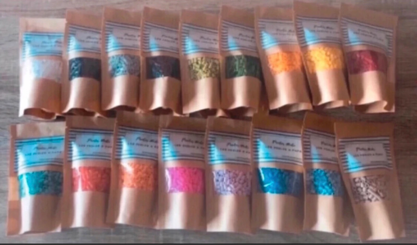 17 sachets de perles à repasser 